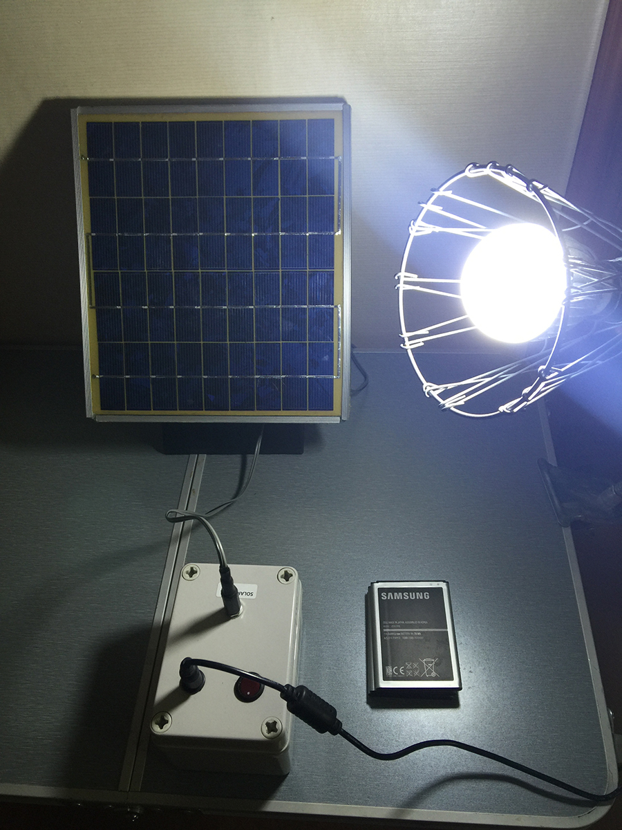 The prototype system consisting of a solar panel and 12V LED lamp wired to a battery pack containing three Samsung Galaxy Note 2 batteries. CREDIT - Diouf/Kyung Hee University The prototype system consisting of a solar panel and 12V LED lamp wired to a battery pack containing three Samsung Galaxy Note 2 batteries. CREDIT - Diouf/Kyung Hee University