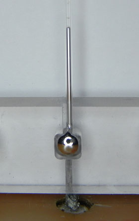 This image shows the antenna, feed, and reservoir