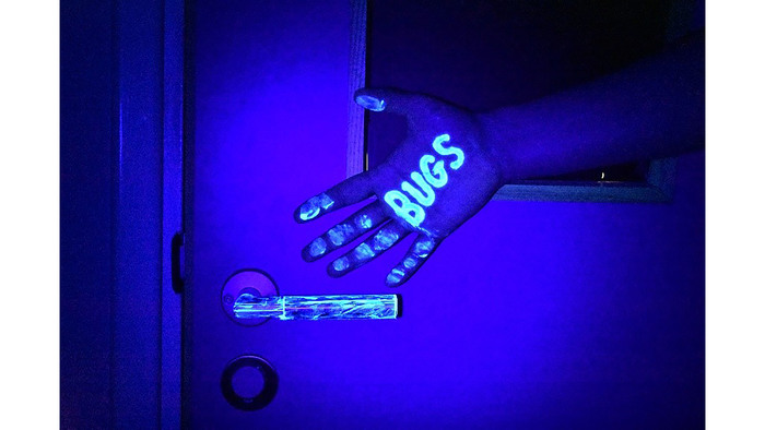Using fluorescence to demonstrate how particles bind differently to different types of materials. CREDIT: Morgan Alexander